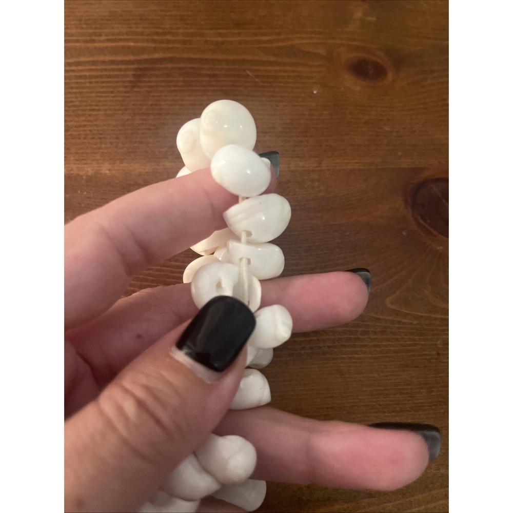 Mini White‎ Shell Elastic Bracelet - Picture 2 of 3